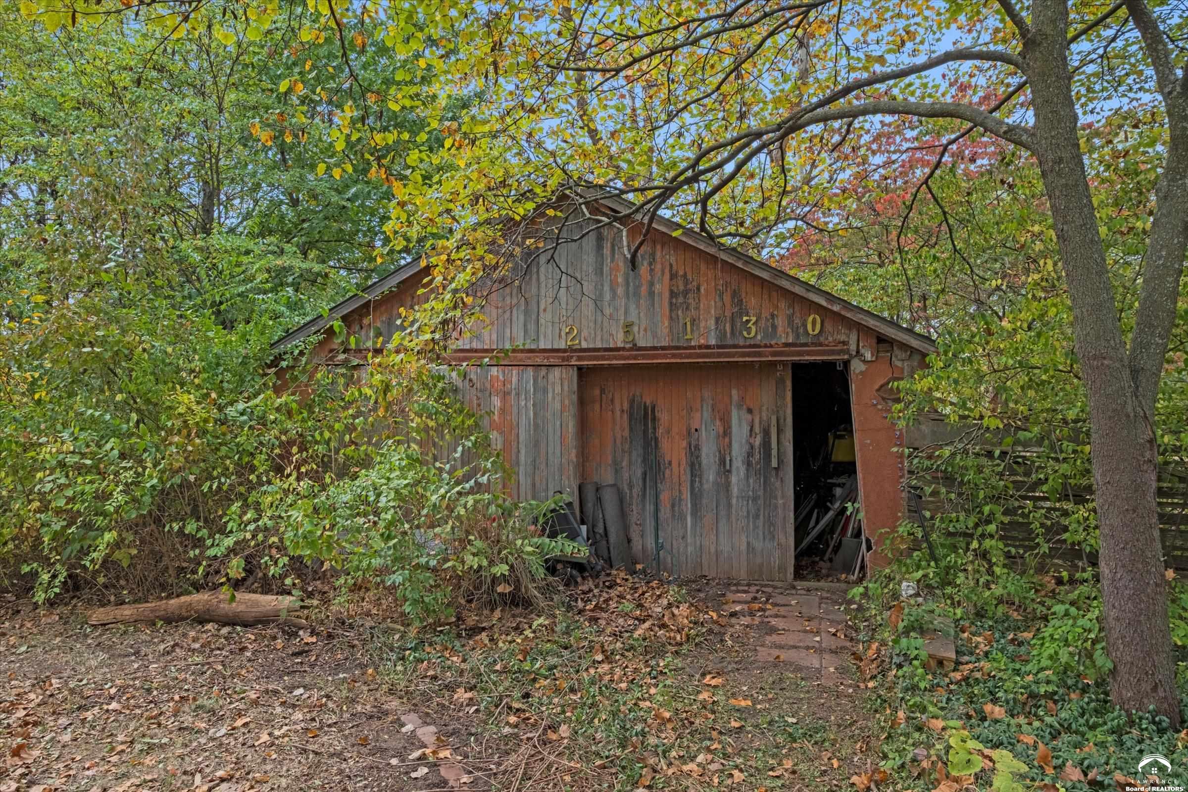 25130 Chieftain Road Lawrence, KS 66044 - Photo 33 of 45
