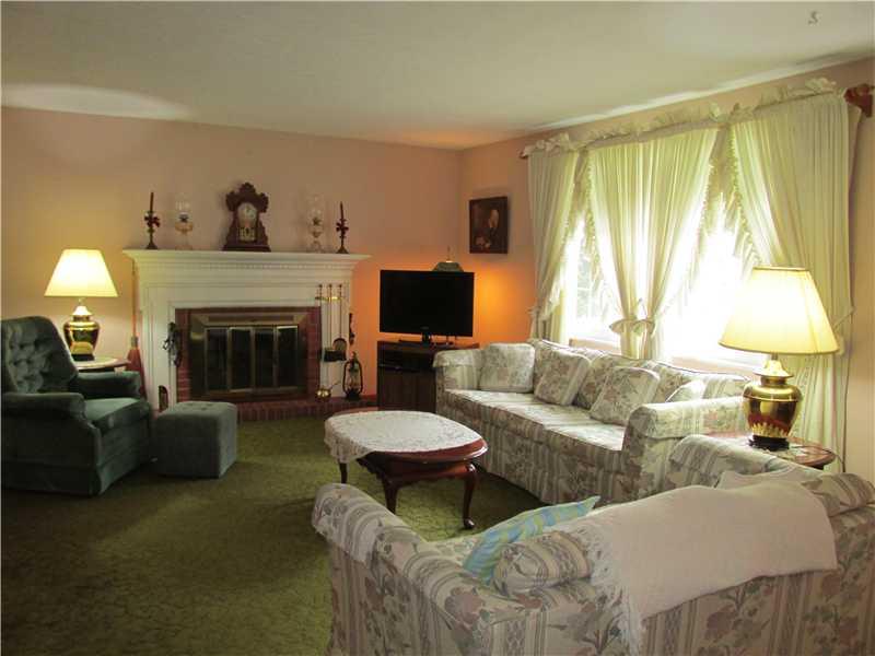 305 Beech Road Butler, PA 16001 - Photo 3 of 25 Living Room.