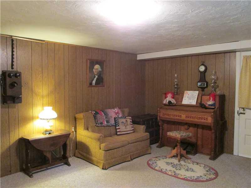 305 Beech Road Butler, PA 16001 - Photo 22 of 25 Den/Family/Great Room.