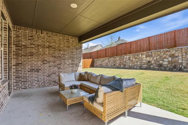 a view of sitting area with furniture