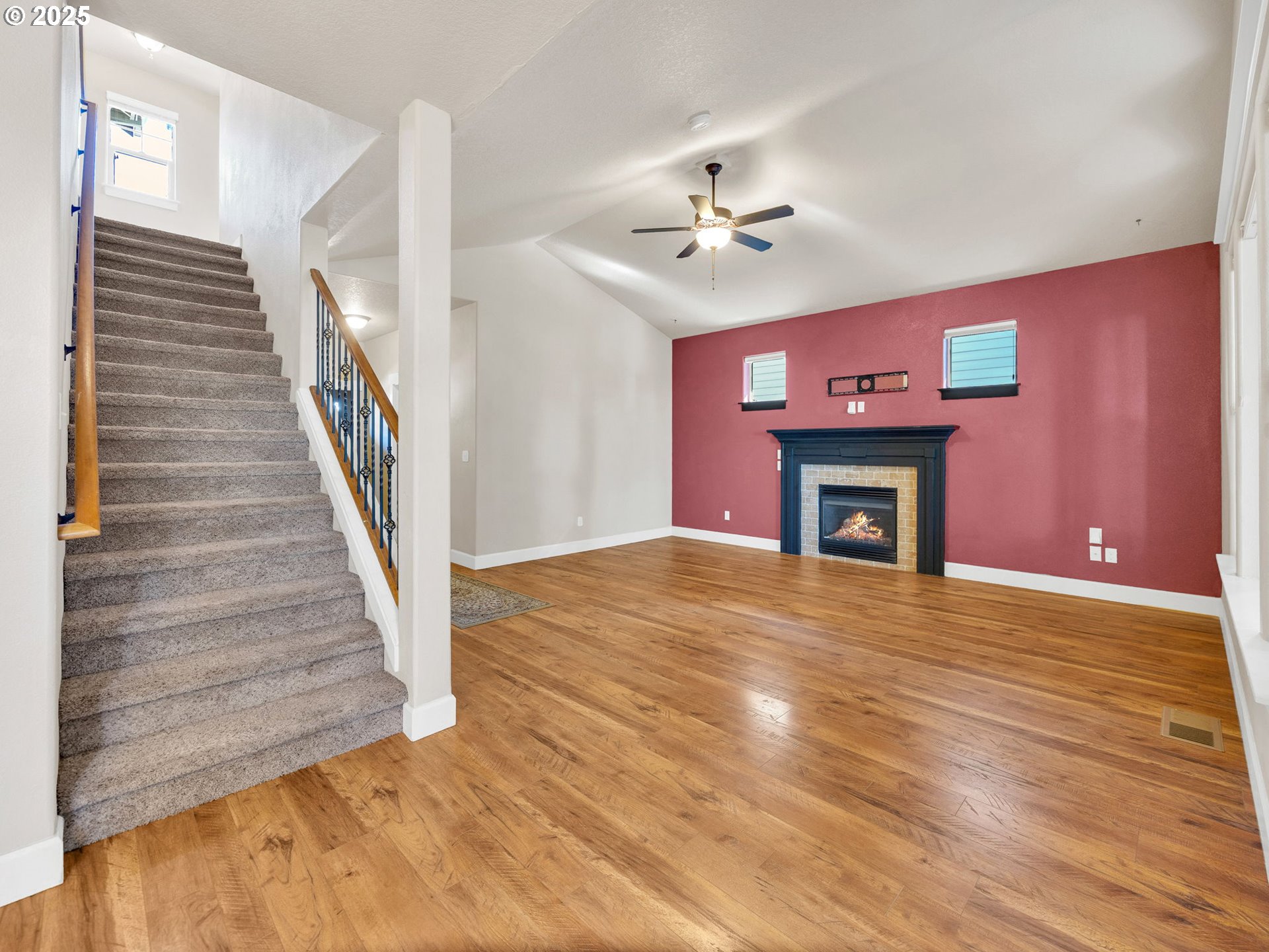 125 Southeast Oak View Lane Estacada, OR 97023 - Photo 12 of 48 Living Room