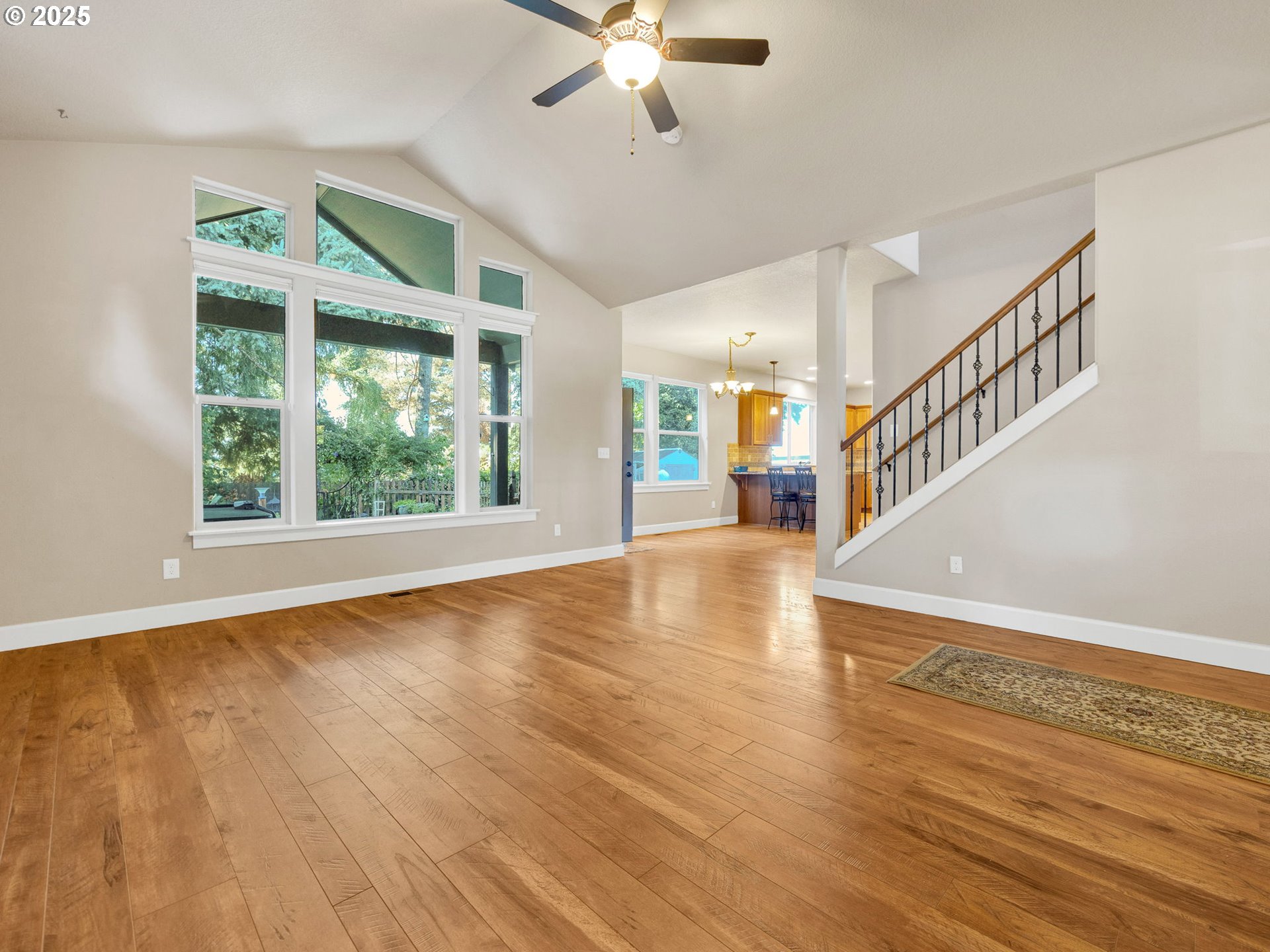 125 Southeast Oak View Lane Estacada, OR 97023 - Photo 13 of 48 Living Room/Entrance