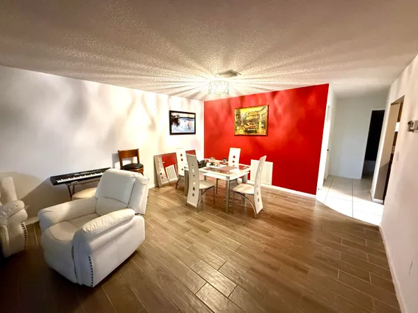 $2,500 | 4893 Palm Hill Drive, Unit 22A, West Palm Beach, FL 33415