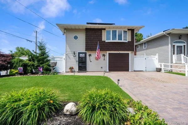 $729,000 | 169 Wyona Avenue, Lindenhurst, NY 11757