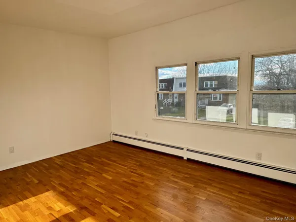 $2,600 | 10 Chaucer Court, Middletown, NY 10941
