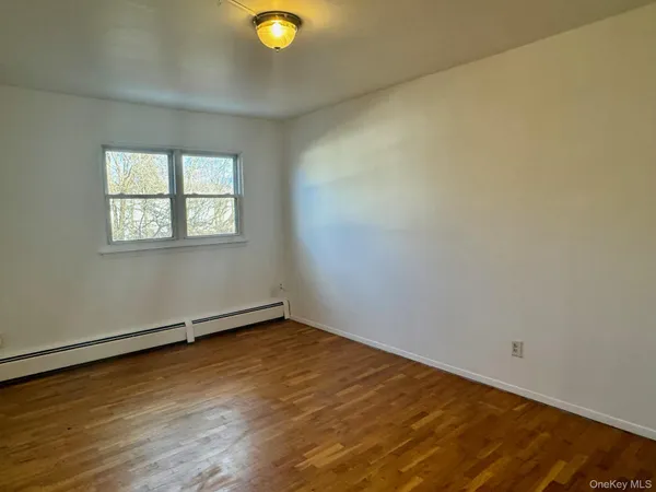 $2,600 | 10 Chaucer Court, Middletown, NY 10941