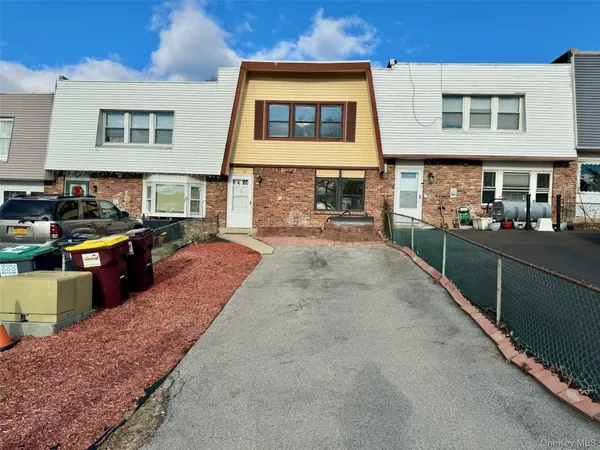 $2,600 | 10 Chaucer Court, Middletown, NY 10941