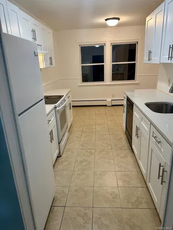 $2,600 | 10 Chaucer Court, Middletown, NY 10941