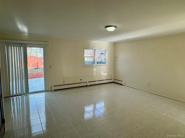 $2,600 | 10 Chaucer Court, Middletown, NY 10941