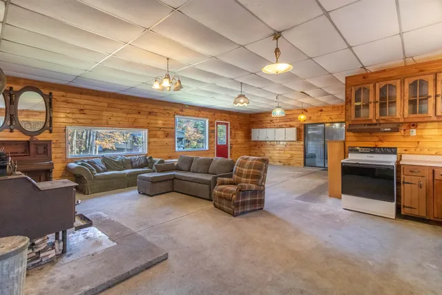 $284,900 | 444 Bowenville Road, Troy, VT 05857