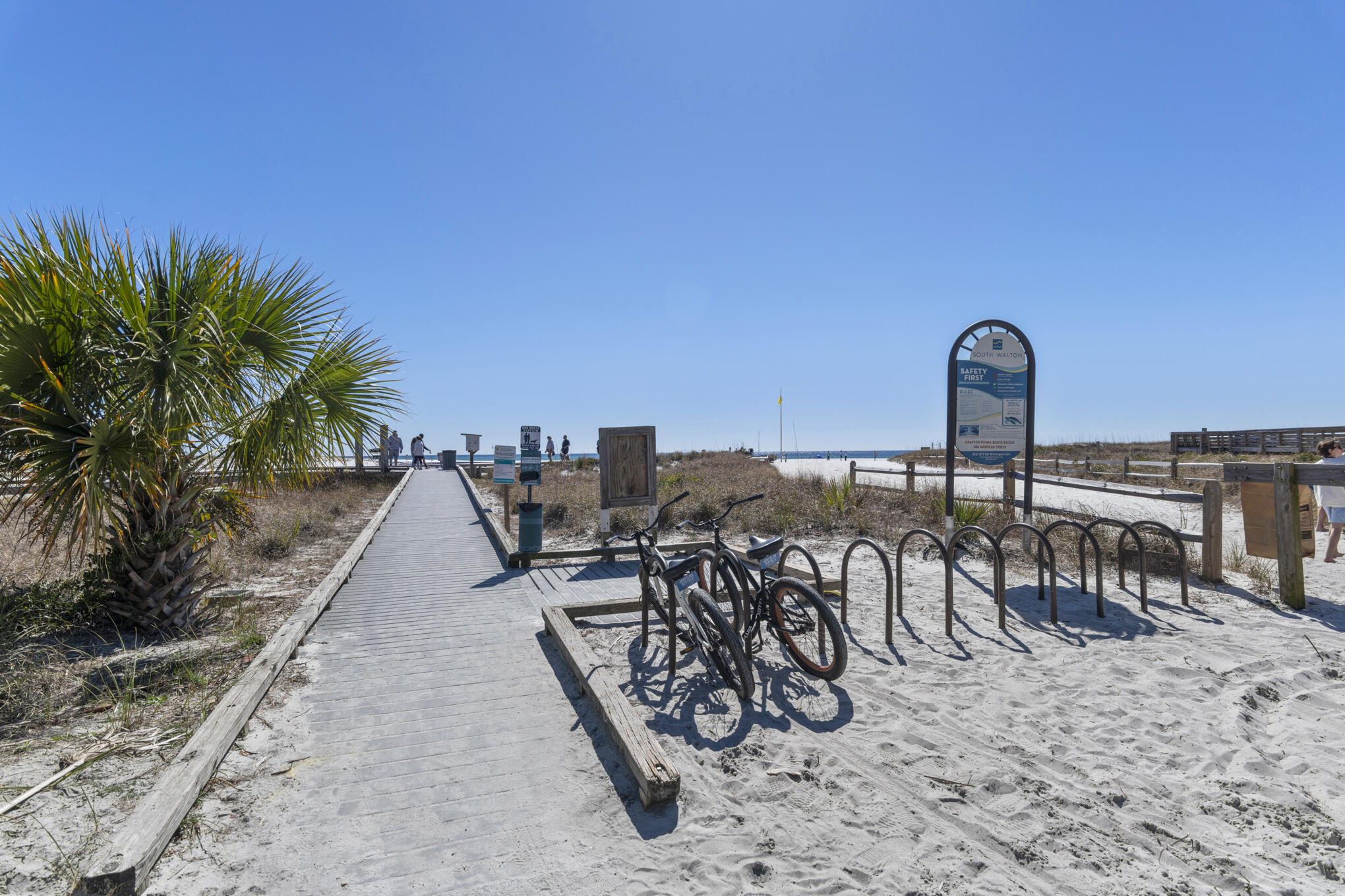 16 Date Palm Lane Freeport, FL 32439 - Photo 34 of 35 a view of a dinning table and chairs in patio