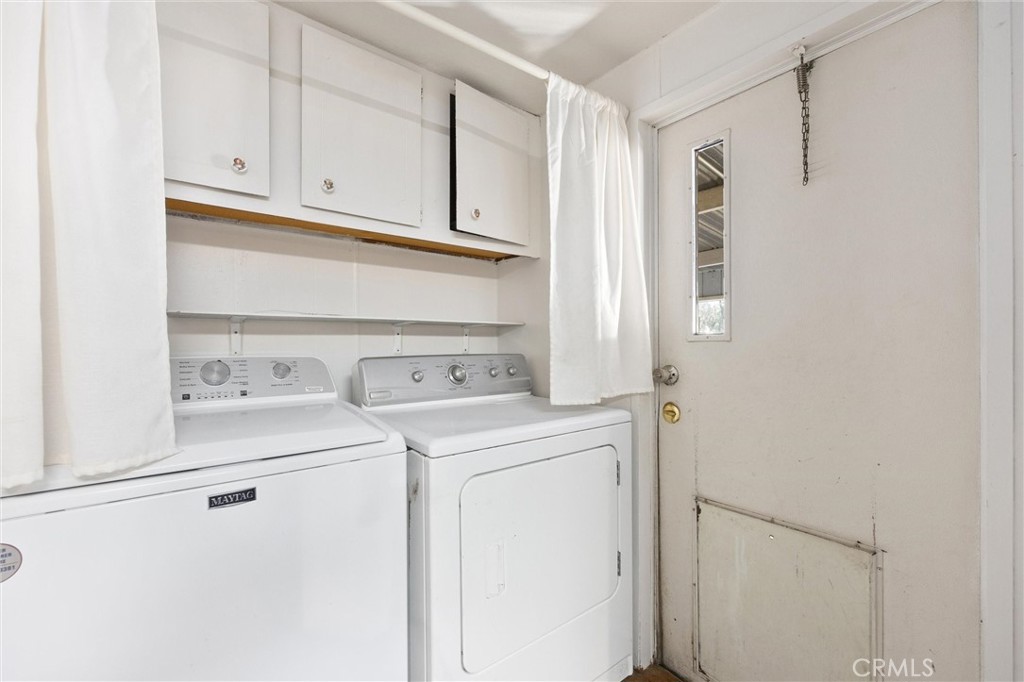 4730 Coronado Street West Bakersfield, CA 93314 - Photo 17 of 29 a utility room with dryer and washer