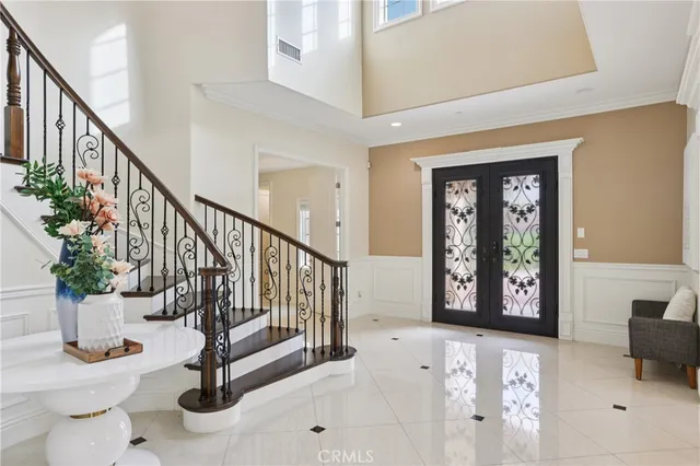 a view of entryway with livingroom and furniture