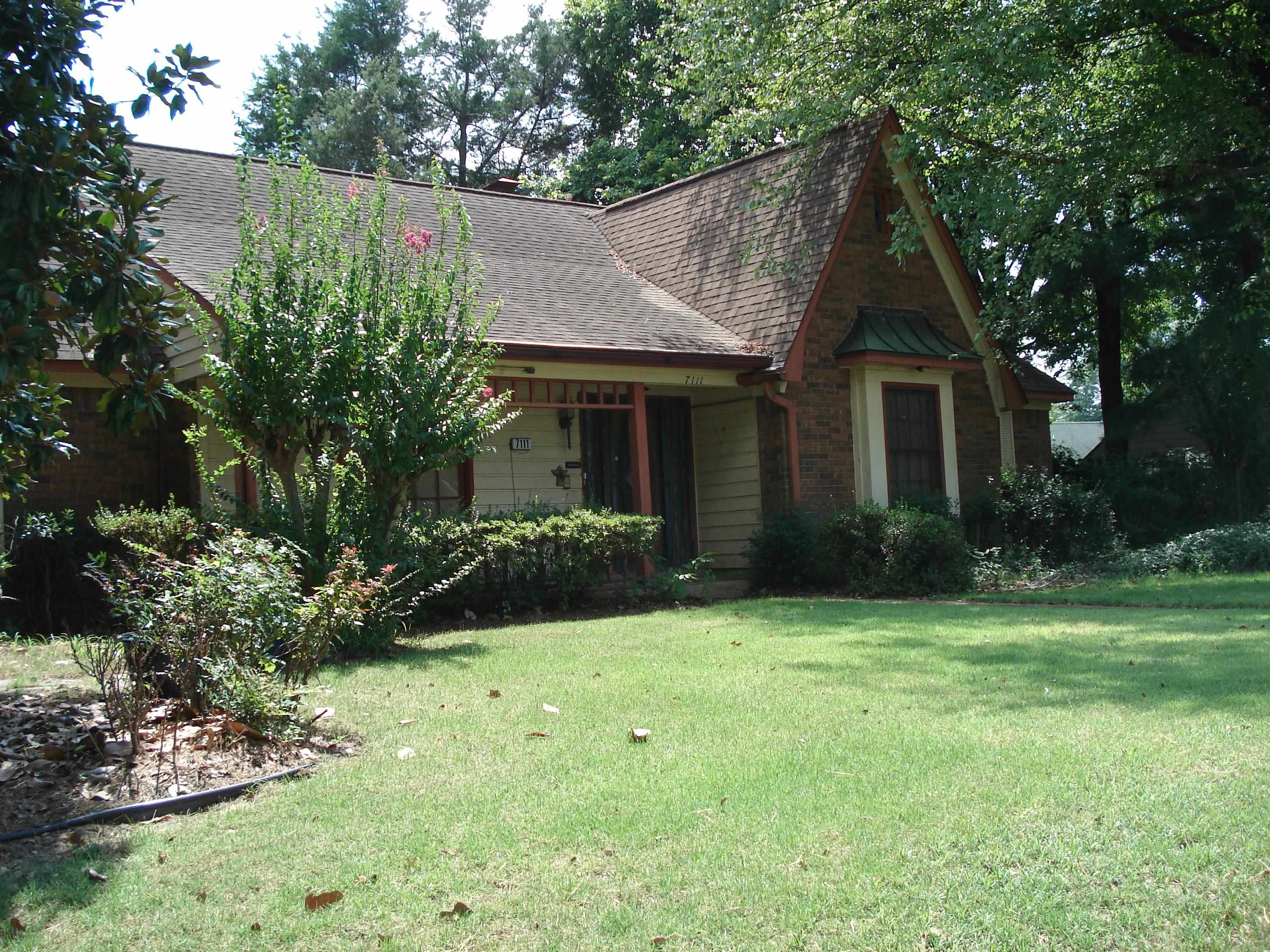 7111 Snyder Road Memphis, TN 38125 - Photo 8 of 20 View of front of property featuring a front yard