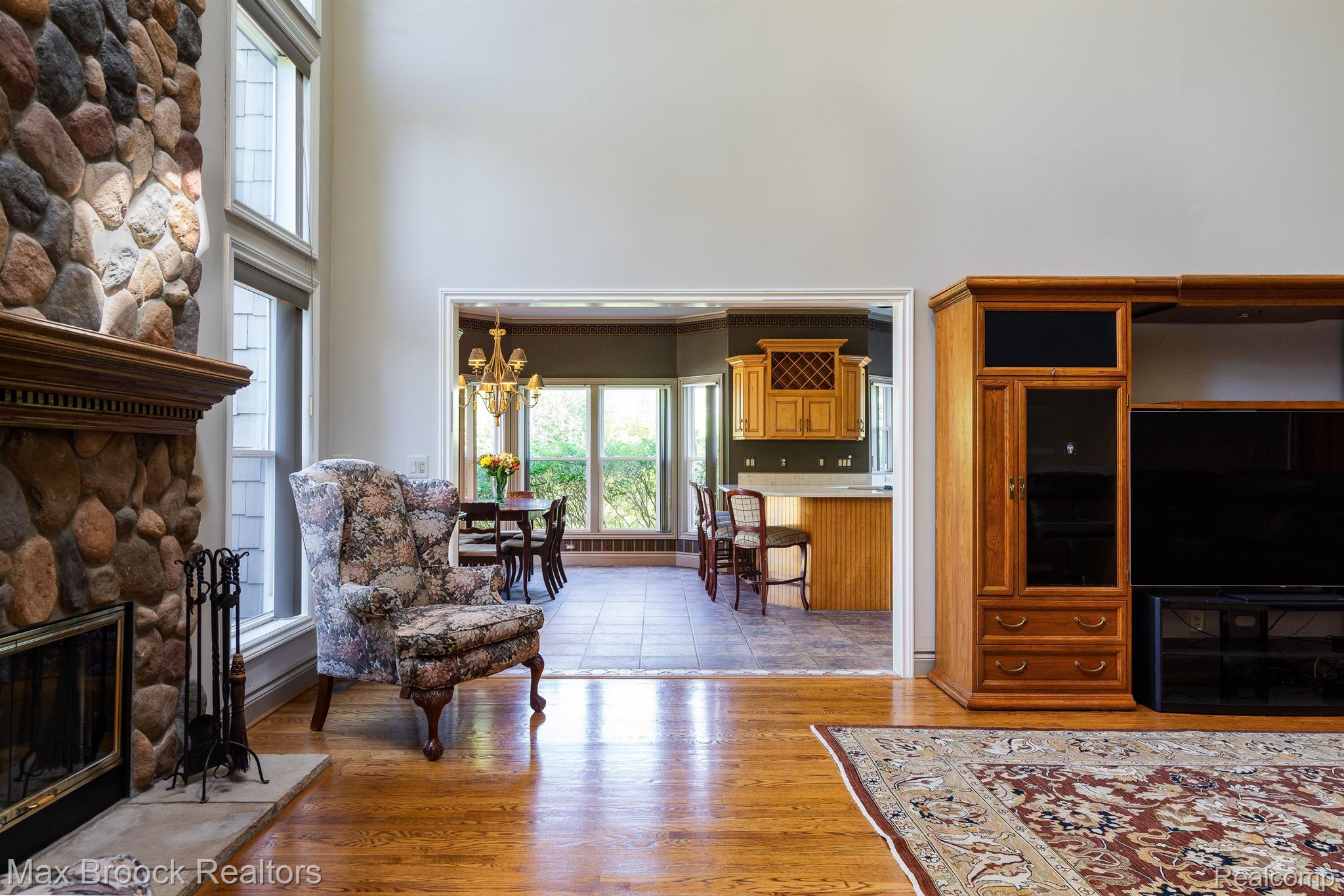 46 Ridge Road Pleasant Ridge, MI 48069 - Photo 11 of 53 Great Room View to Dining Area