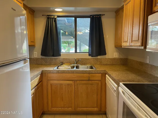 $322,000 | 3200 South Litzler Drive, Unit 8, Flagstaff, AZ 86005