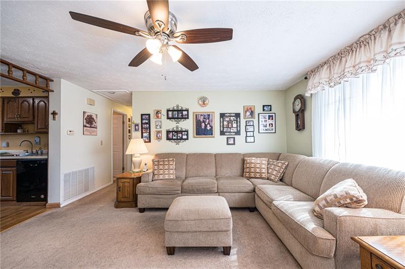 37 Quail Hill Road Pittsburgh, PA 15214 - Photo 2 of 24 BRIGHT AND SPACIOUS LIVING ROOM