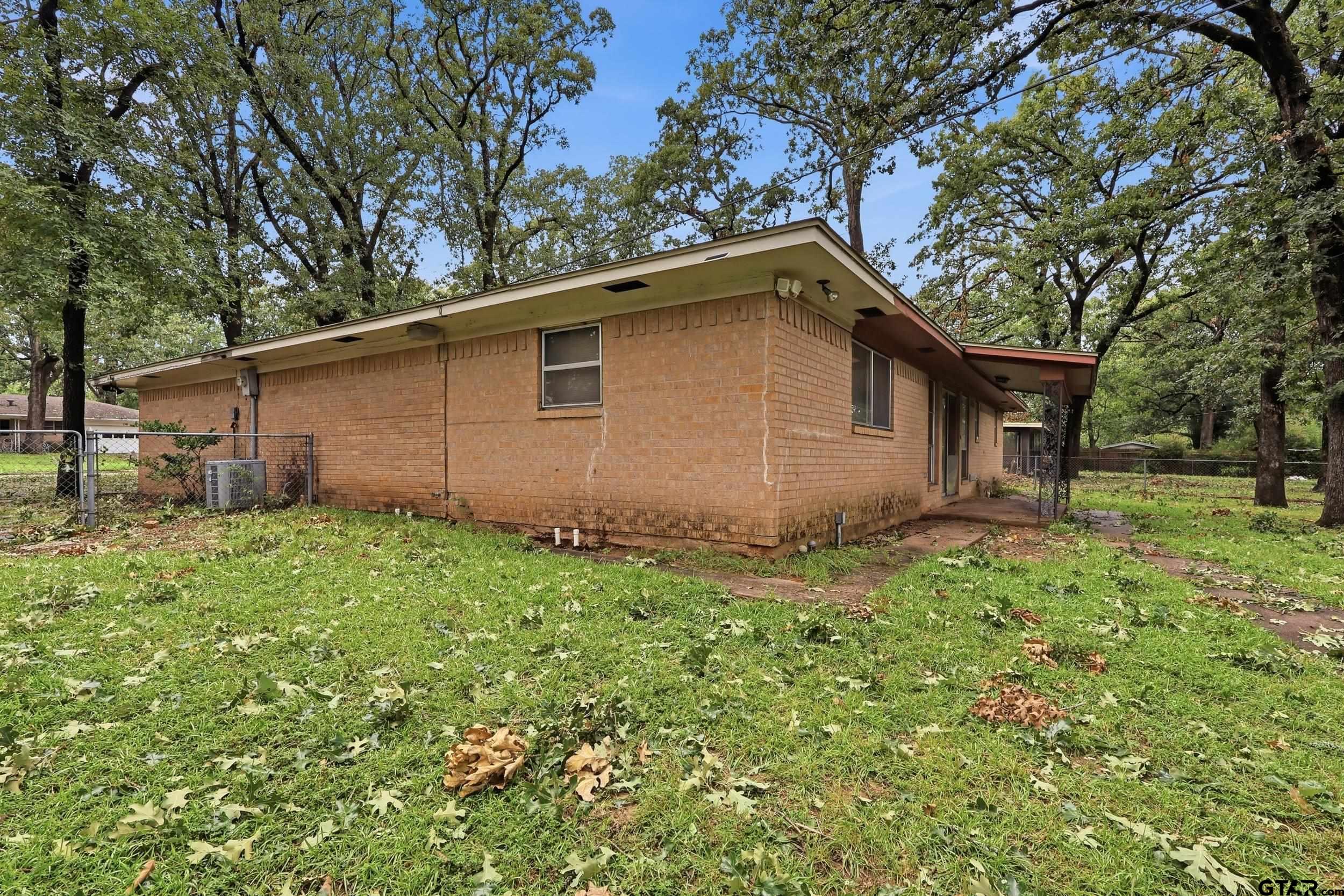 135 46th Street Southwest Paris, TX 75460 - Photo 11 of 39
