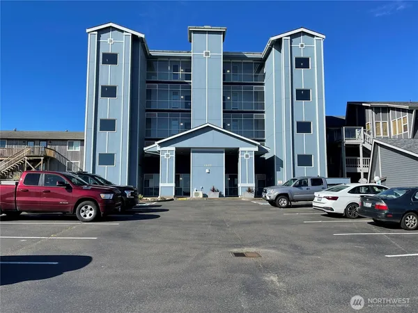 $305,000 | 1307 Ocean Shores Boulevard Southwest, Unit N53, Ocean Shores, WA 98569