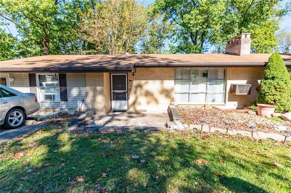 a view of a house with backyard