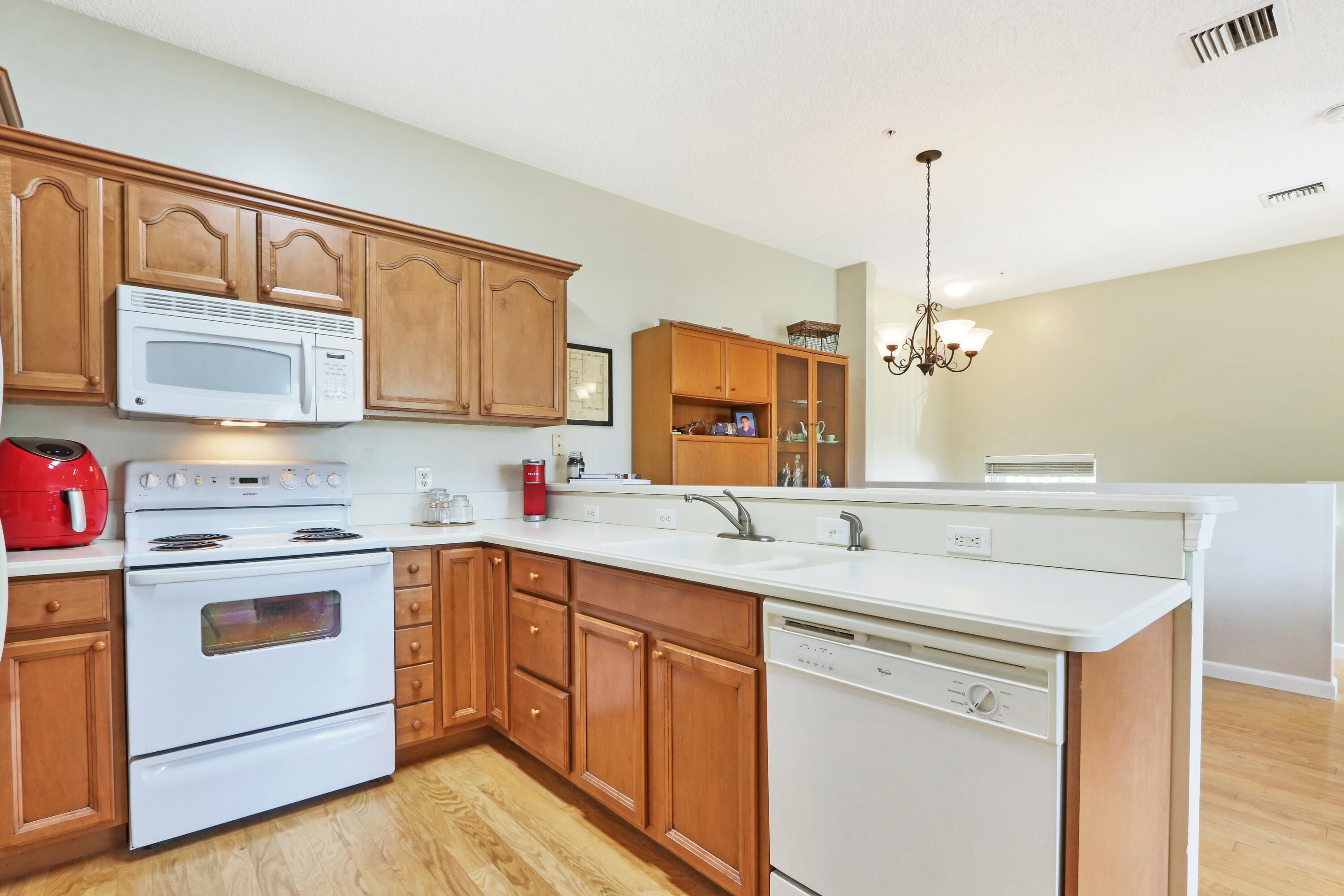 101 Lighthouse Circle, Unit J Tequesta, FL 33469 - Photo 9 of 19 12_Image_12