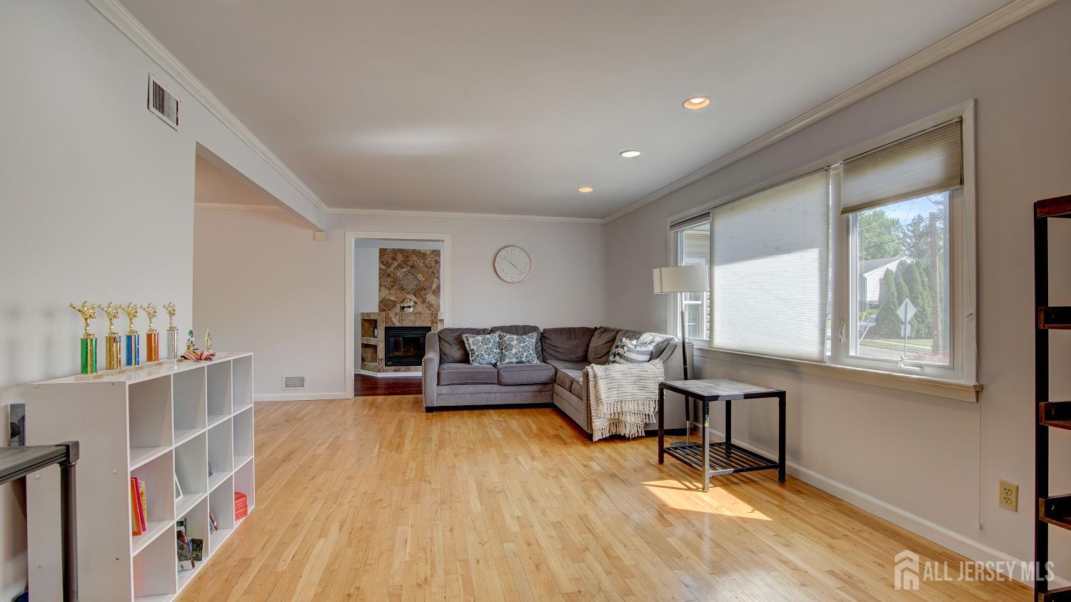 9 Salem Road East Brunswick, NJ 08816 - Photo 5 of 44 Gallery Image 5
