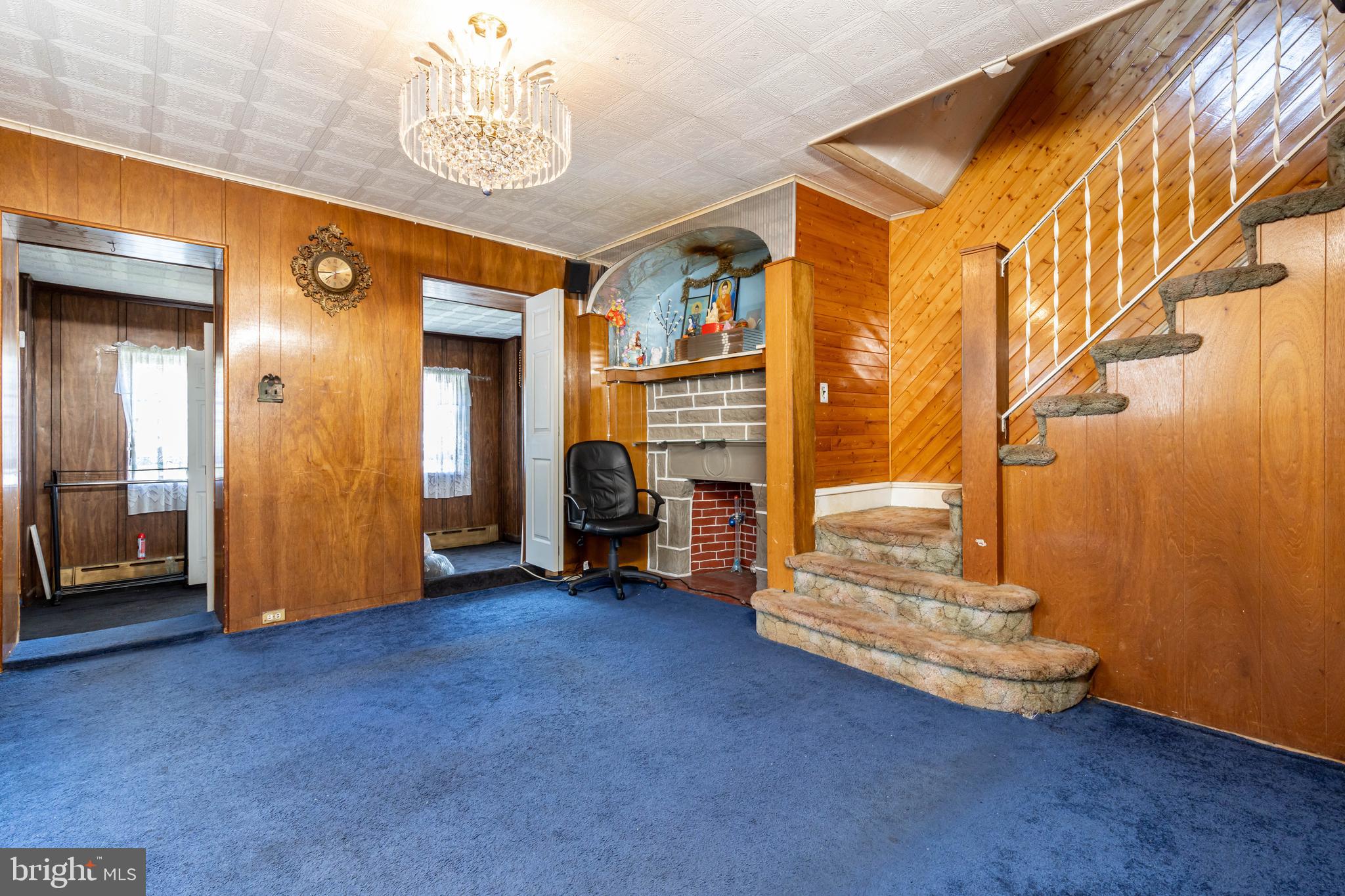 103 Ashby Road Upper Darby, PA 19082 - Photo 9 of 25 Livingroom