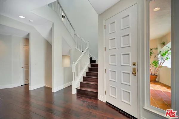 wooden floor view of an entryway with wooden floor