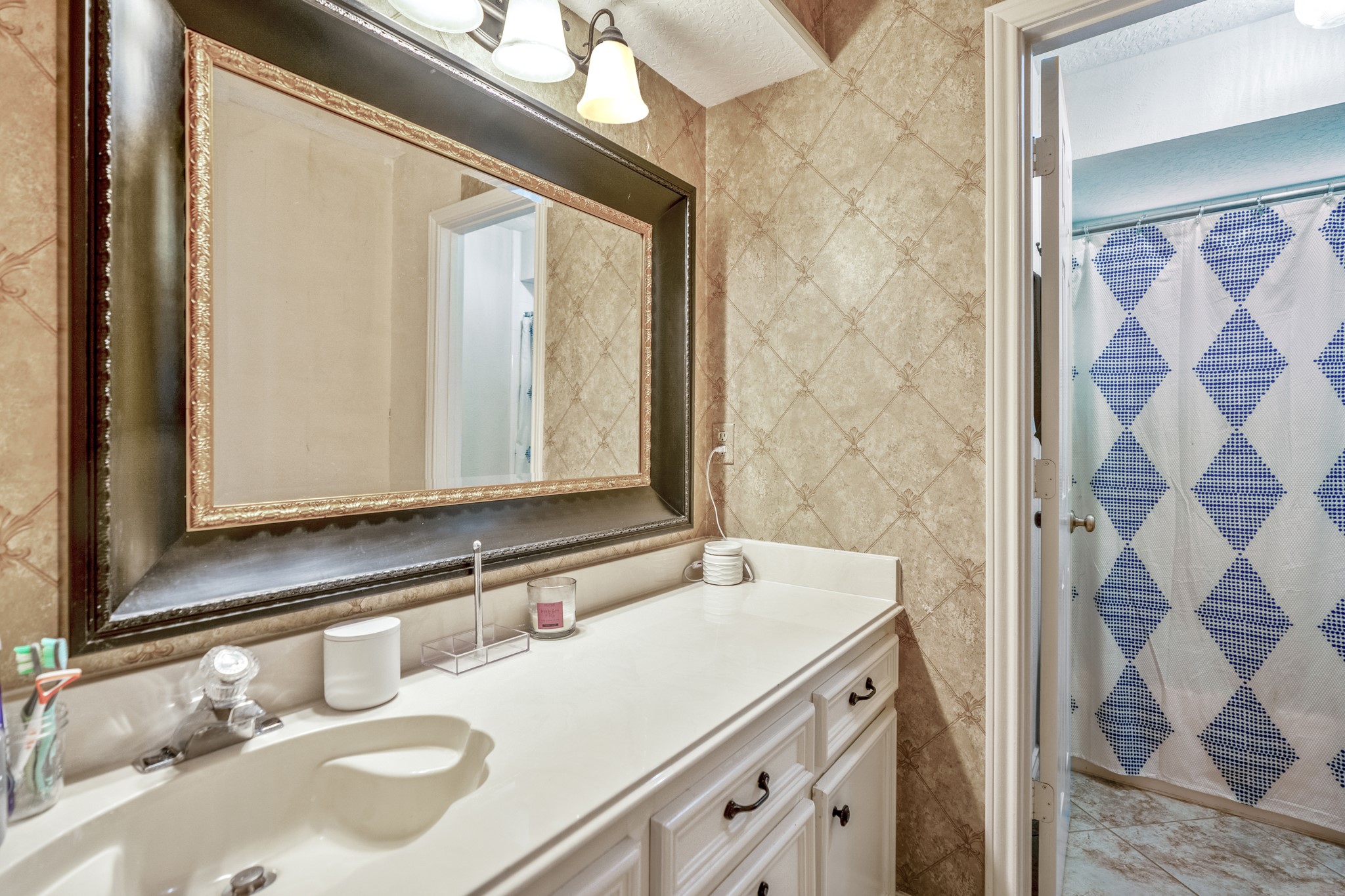 407 Champion Lake Drive Spring, TX 77380 - Photo 28 of 35 second shared full bath upstairs.