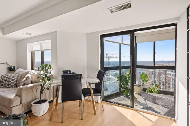 $2,700 | 900 North Stafford Street, Unit 2521, Arlington, VA 22203