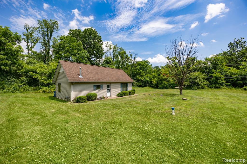 1427 Porter Road White Lake, MI 48383 - Photo 3 of 27