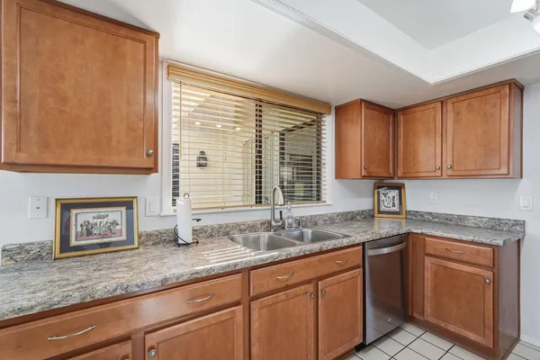 $2,300 | 650 South Arrowwood Way, Mesa, AZ 85208