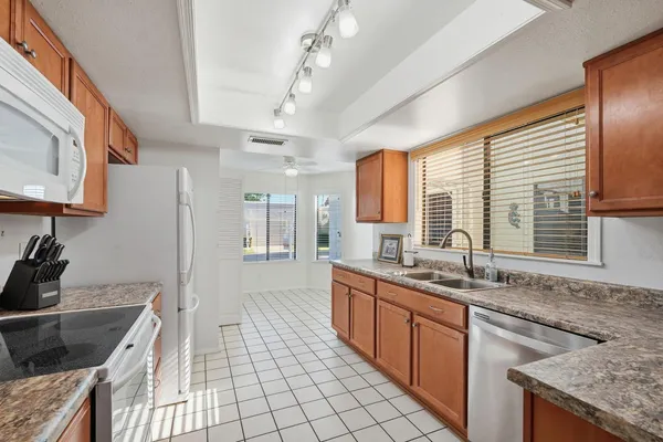 $2,300 | 650 South Arrowwood Way, Mesa, AZ 85208