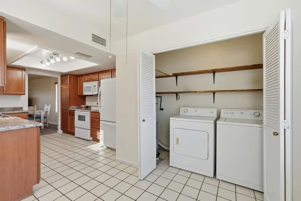 $2,300 | 650 South Arrowwood Way, Mesa, AZ 85208