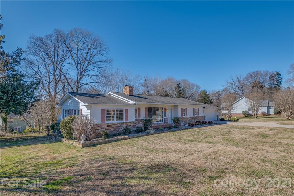 285 Tanner Street Rutherfordton, NC 28139 - Photo 2 of 39 a front view of a house with a yard