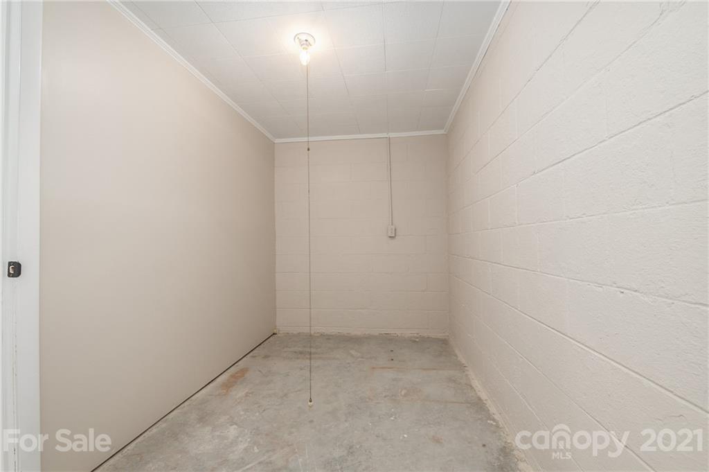 285 Tanner Street Rutherfordton, NC 28139 - Photo 28 of 39 an empty room with a empty space