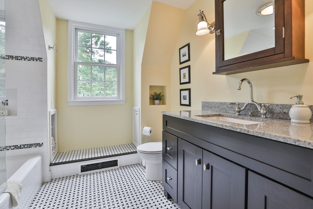 33 Reynolds Road Wakefield, MA 01880 - Photo 30 of 42