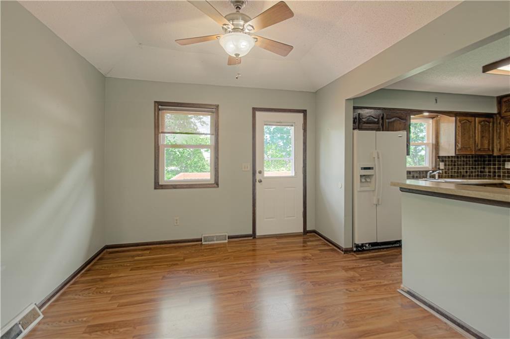 16307 Spring Valley Road Belton, MO 64012 - Photo 5 of 29