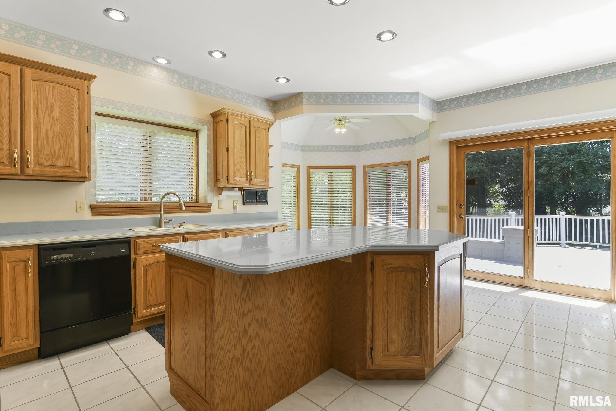 2304 Chesapeake Landing Springfield, IL 62712 - Photo 13 of 41