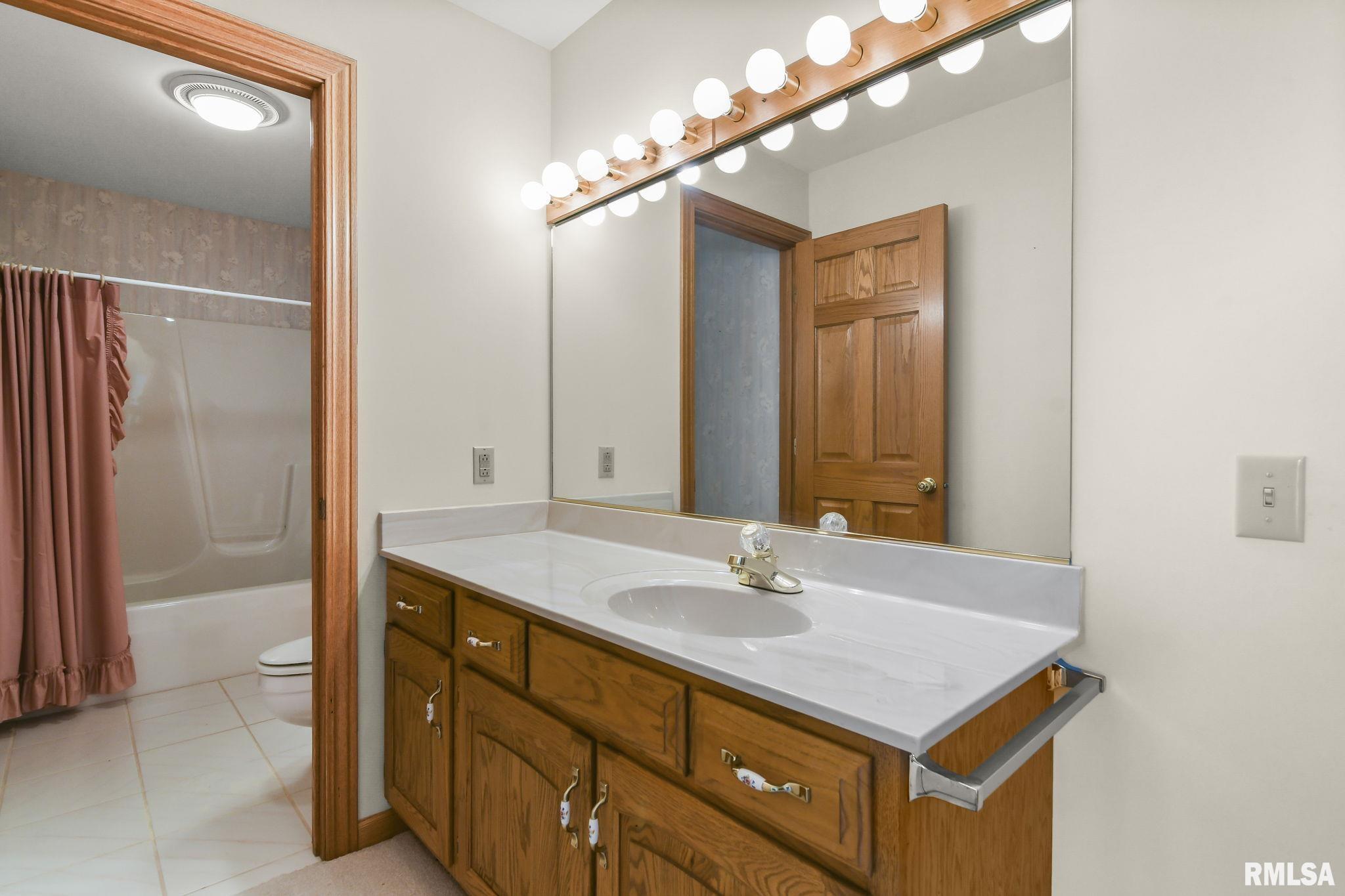 2304 Chesapeake Landing Springfield, IL 62712 - Photo 32 of 41