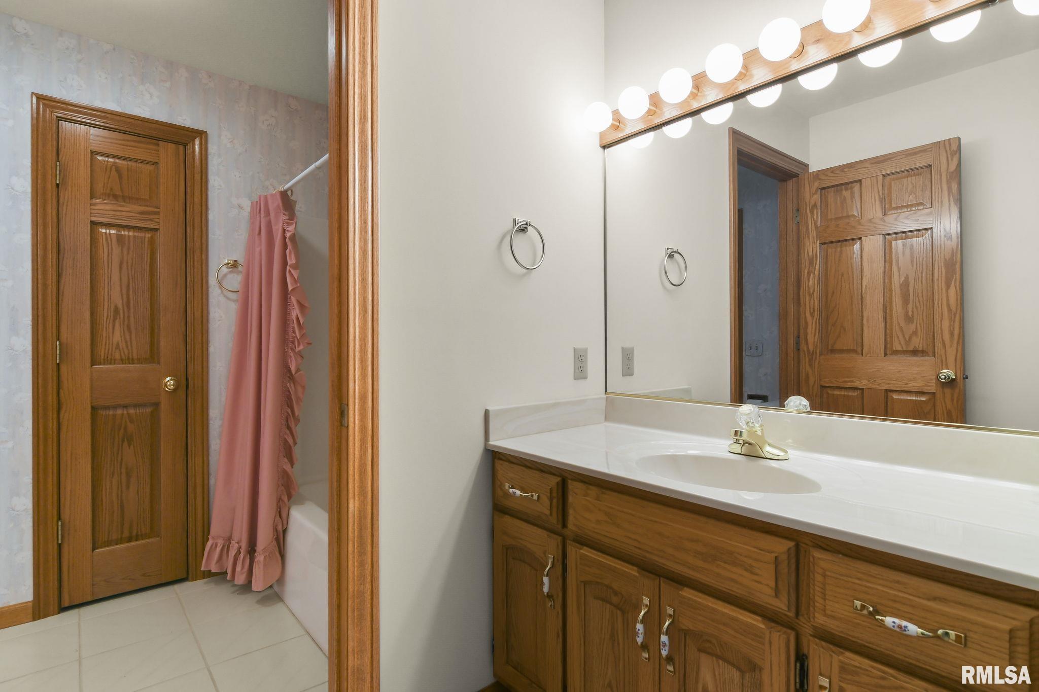 2304 Chesapeake Landing Springfield, IL 62712 - Photo 35 of 41