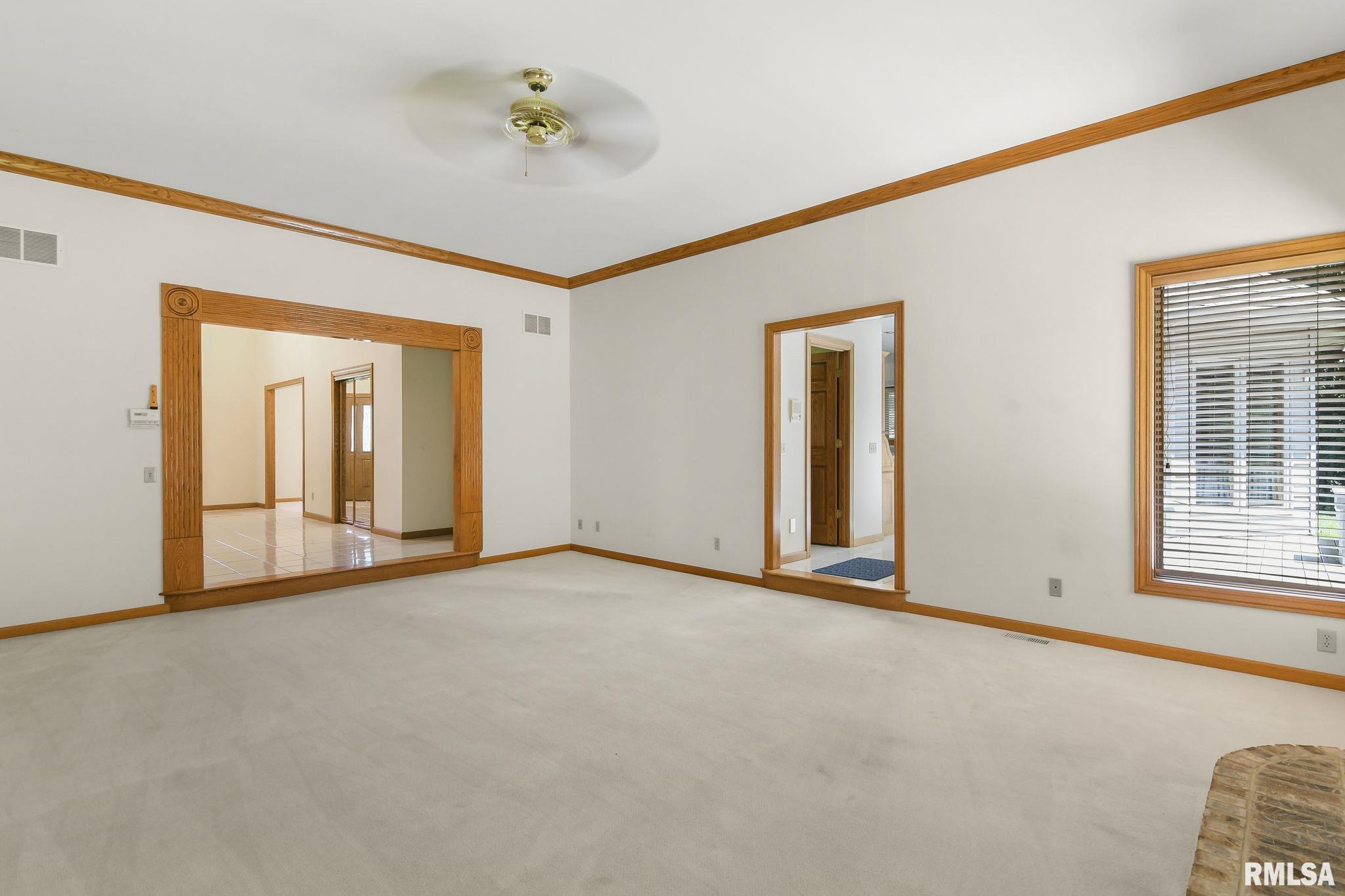 2304 Chesapeake Landing Springfield, IL 62712 - Photo 4 of 41