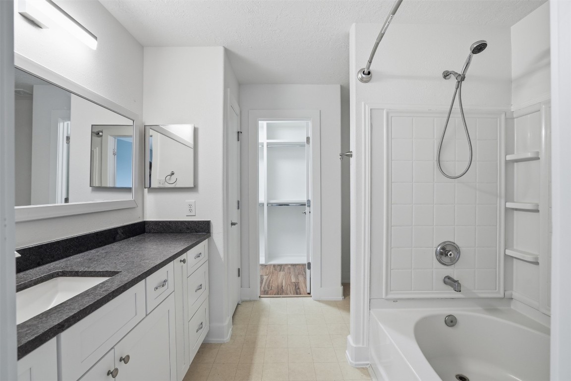 1631 Hade Meadow Lane Houston, TX 77073 - Photo 21 of 36 Baster Bath