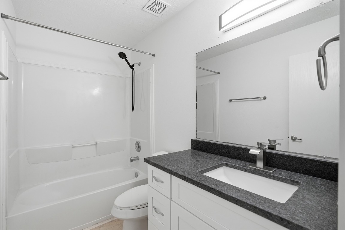 1631 Hade Meadow Lane Houston, TX 77073 - Photo 27 of 36 Bathroom #2