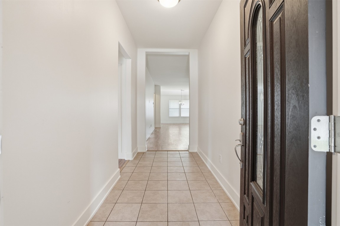 1631 Hade Meadow Lane Houston, TX 77073 - Photo 4 of 36 Long hallway