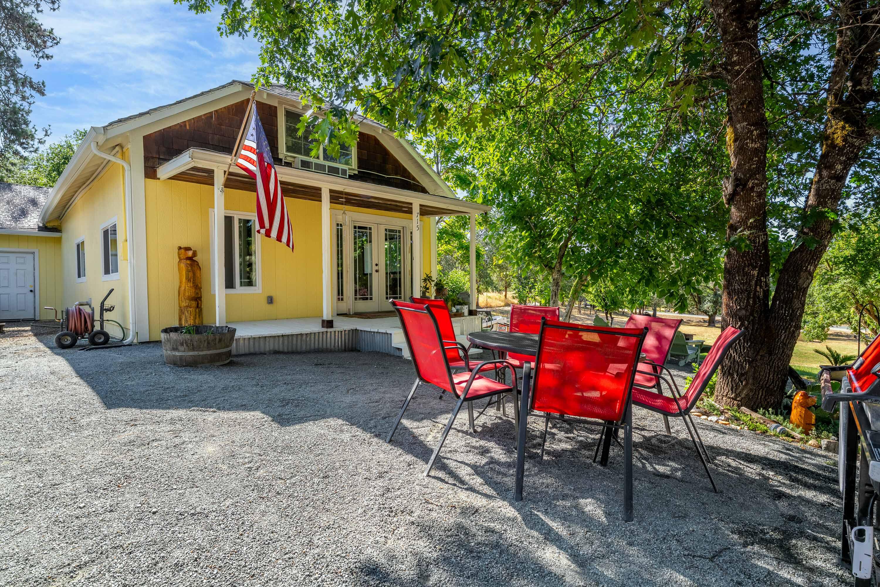 715 Three Pines Road Grants Pass, OR 97526 - Photo 1 of 23 EXT (1 of 12)