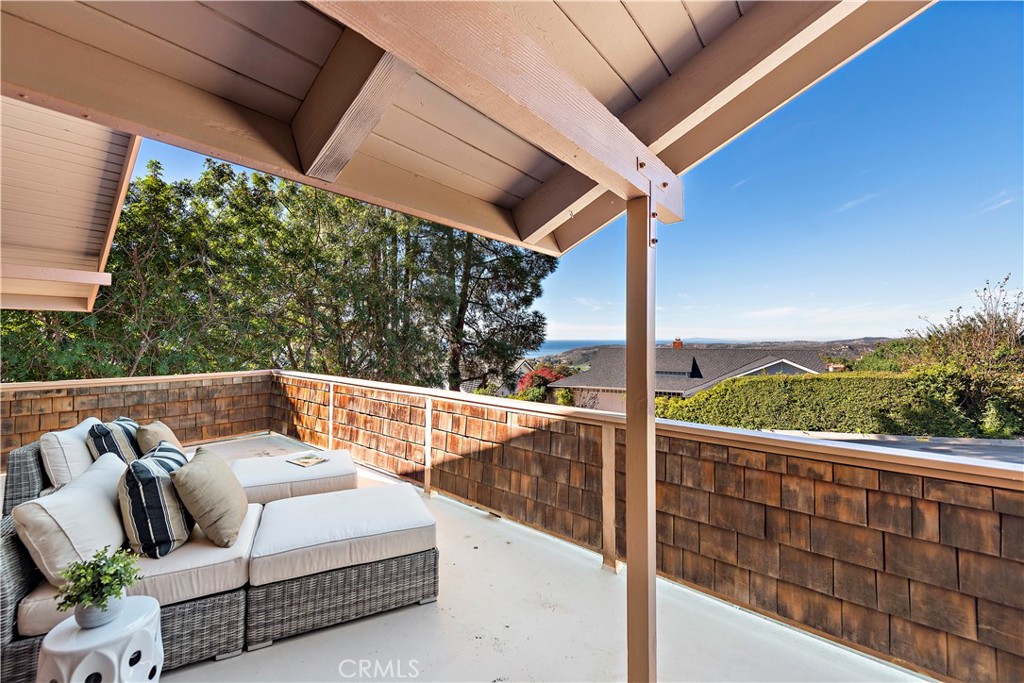 3044 Cresta Way Laguna Beach, CA 92651 - Photo 23 of 48 a view of balcony with couches