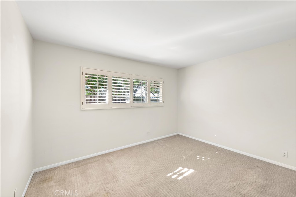 3044 Cresta Way Laguna Beach, CA 92651 - Photo 31 of 48 an empty room with a window