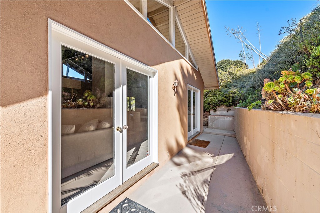 3044 Cresta Way Laguna Beach, CA 92651 - Photo 35 of 48 a view of balcony and patio