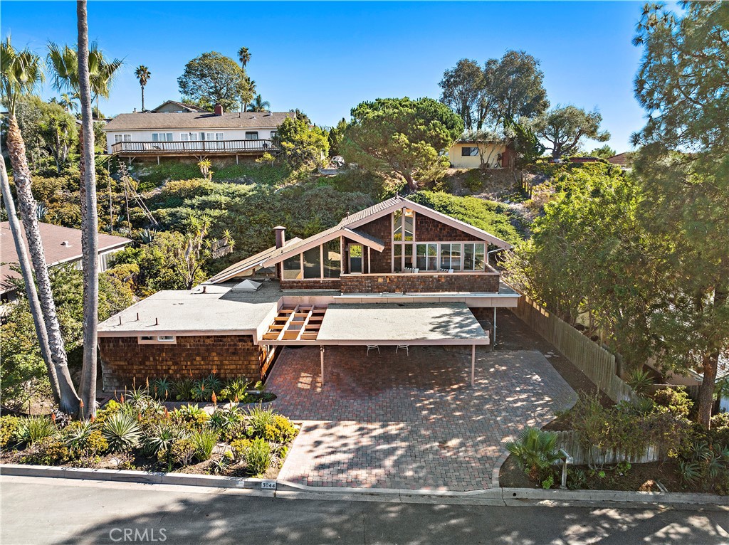 3044 Cresta Way Laguna Beach, CA 92651 - Photo 38 of 48 a front view of a house with a yard